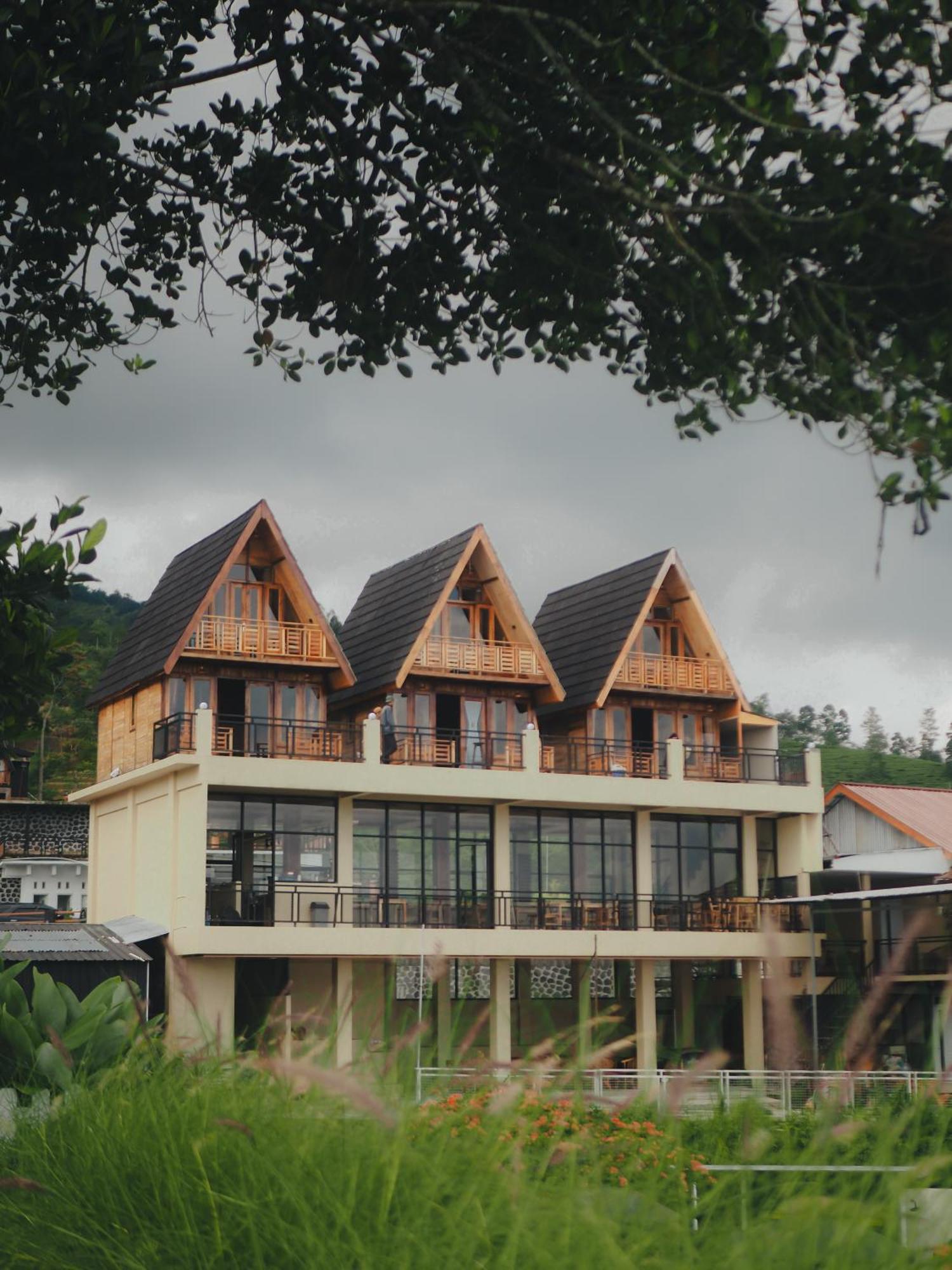 Pojok Kahyangan Homestay And Cabin Kejajar Екстериор снимка